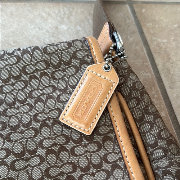 Coach Brown and Tan Laptop Bag with Adjustable Strap - Picture 3 of 9